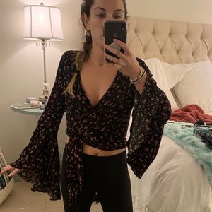 Audrey 3+1 Blk Floral Crop Blouse w/ Bell Slvs SzS